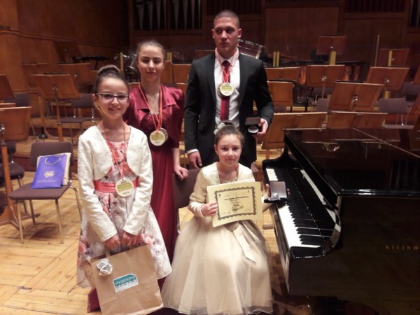 Казанлъшки пианисти обраха наградите от престижни конкурси в София       