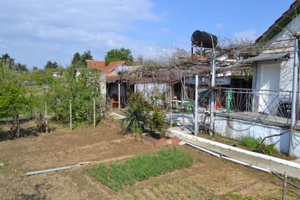 Община и Полиция на проверки за незаконни постройки в Старите лозя и Кармен