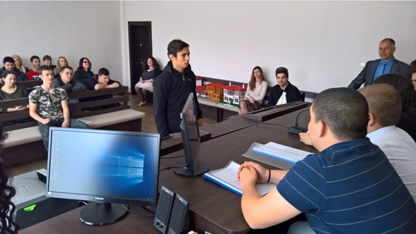 Ученици пресъздадоха съдебен процес в казанлъшкия съд