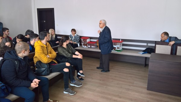 Ученици пресъздадоха съдебен процес в казанлъшкия съд