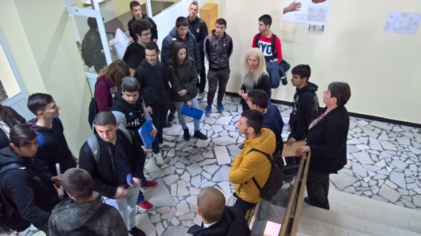 Ученици пресъздадоха съдебен процес в казанлъшкия съд