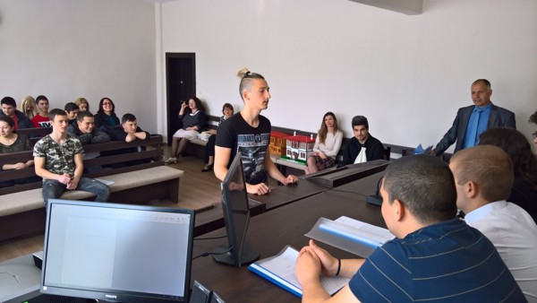 Ученици пресъздадоха съдебен процес в казанлъшкия съд