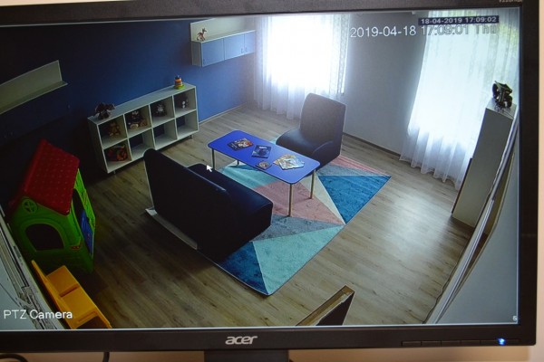 „Спешен център за настаняване на деца в риск“ и „Синя стая” бяха официално открити днес в Центъра за обществена подкрепа в Казанлък