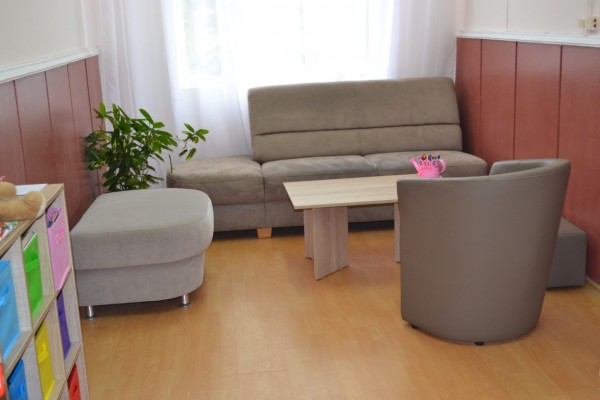 „Спешен център за настаняване на деца в риск“ и „Синя стая” бяха официално открити днес в Центъра за обществена подкрепа в Казанлък