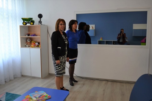 „Спешен център за настаняване на деца в риск“ и „Синя стая” бяха официално открити днес в Центъра за обществена подкрепа в Казанлък