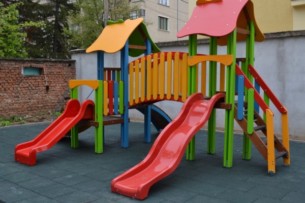 „Спешен център за настаняване на деца в риск“ и „Синя стая” бяха официално открити днес в Центъра за обществена подкрепа в Казанлък