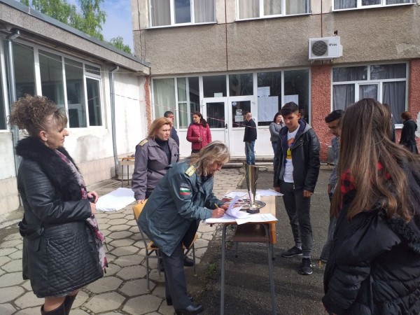 Ученици мериха сили в състезание по защита при бедствия и пожари