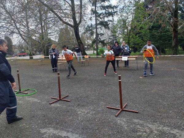 Ученици мериха сили в състезание по защита при бедствия и пожари