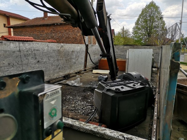 Поради слабото участие кампанията по почистване на Казанлък ще продължи до 29-и април