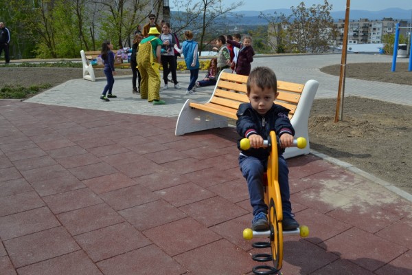 Нова зона за отдих до блок 60 в ж.к.“Изток“