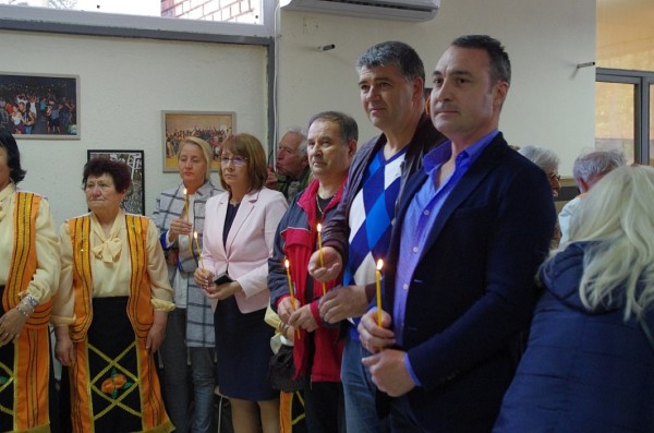 Старейшени ГЕРБ и депутатът Борис Кърчев с дарение за новия пенсионерски клуб в града