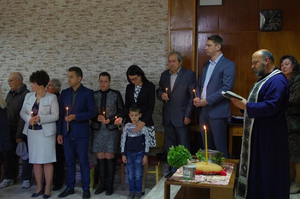 Старейшени ГЕРБ и депутатът Борис Кърчев с дарение за новия пенсионерски клуб в града