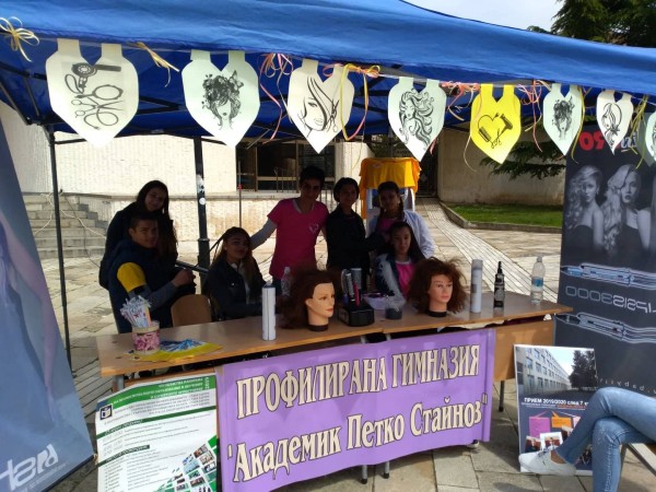 Щандове и демонстрации показаха професионалното образование в Казанлък днес