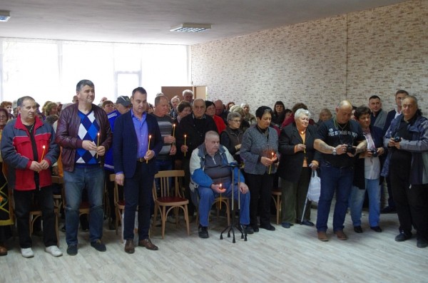 Старейшени ГЕРБ и депутатът Борис Кърчев с дарение за новия пенсионерски клуб в града