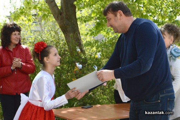 Специализирани колички получиха деца от Мъглиж 