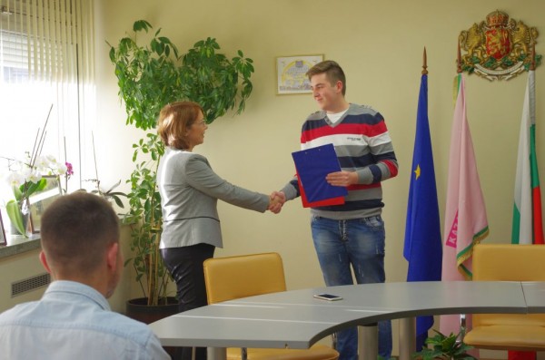 Кметът на Казанлък към новия Младежки общински съвет: „Ако сте решили да живеете в тази държава и да работите за нейното бъдеще, започнете от днес!“