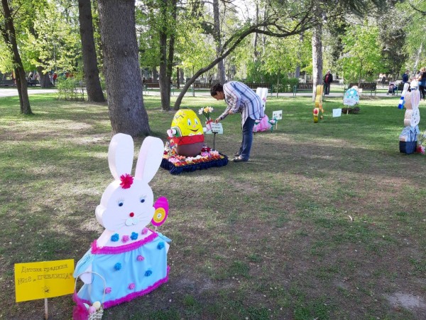 Децата украсиха Казанлък за Великден