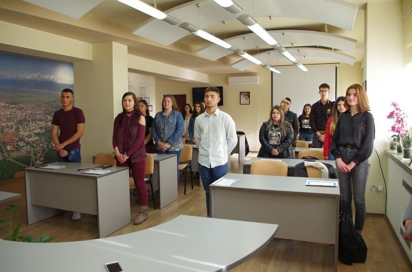 Кметът на Казанлък към новия Младежки общински съвет: „Ако сте решили да живеете в тази държава и да работите за нейното бъдеще, започнете от днес!“