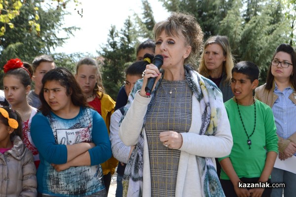 Специализирани колички получиха деца от Мъглиж 