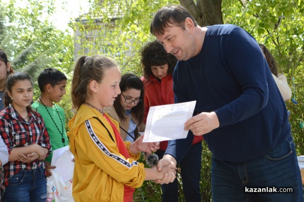 Специализирани колички получиха деца от Мъглиж 