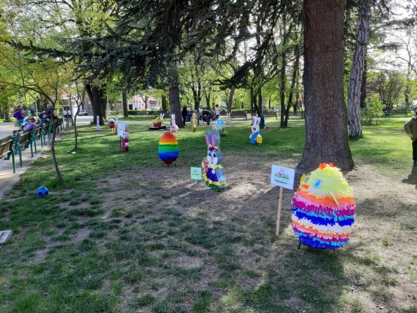 Децата украсиха Казанлък за Великден