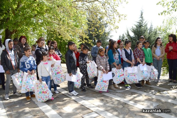 Специализирани колички получиха деца от Мъглиж 