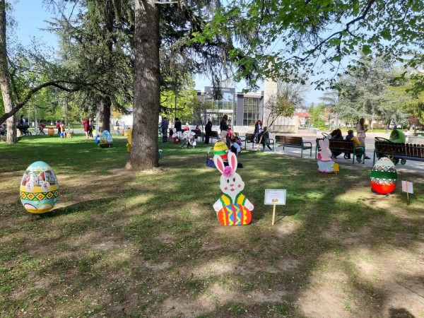 Децата украсиха Казанлък за Великден