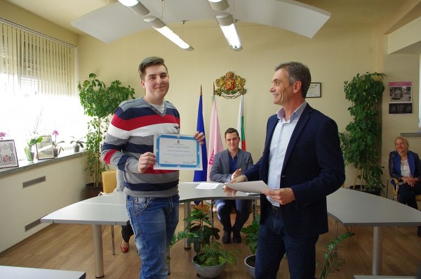 Кметът на Казанлък към новия Младежки общински съвет: „Ако сте решили да живеете в тази държава и да работите за нейното бъдеще, започнете от днес!“