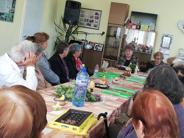 Обаятелната Гълъбина гостува на читалището в Енина