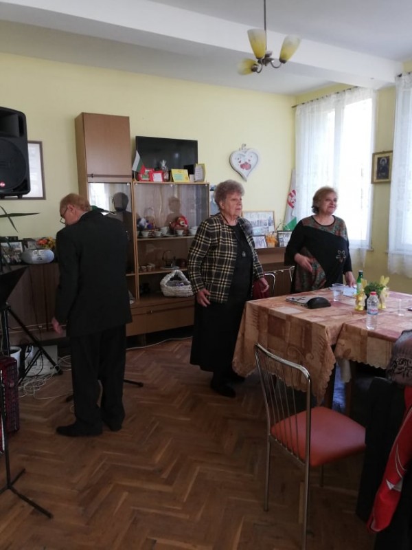 Обаятелната Гълъбина гостува на читалището в Енина