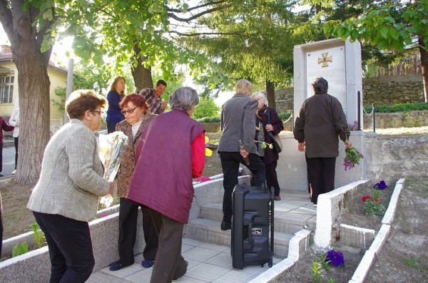 Официално бе открит реновираният Войнишки паметник в Горно Изворово