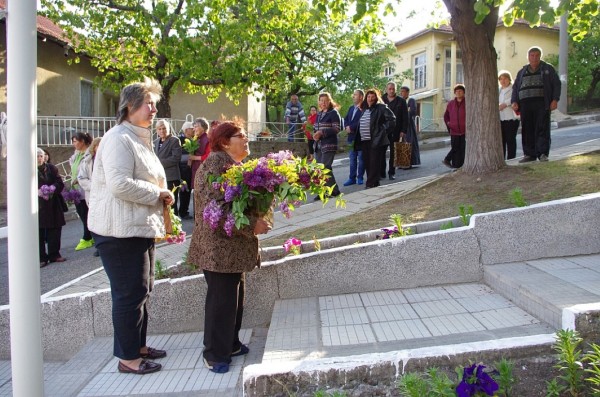 Официално бе открит реновираният Войнишки паметник в Горно Изворово