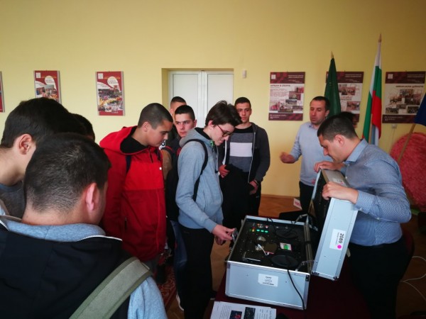 Възпитаниците на Механото - съвременни вдъхновители и дарители