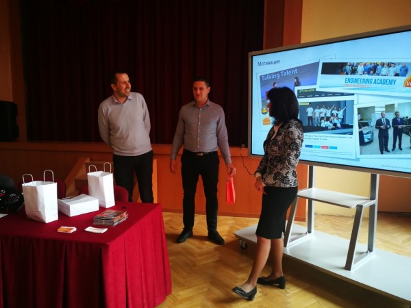 Възпитаниците на Механото - съвременни вдъхновители и дарители