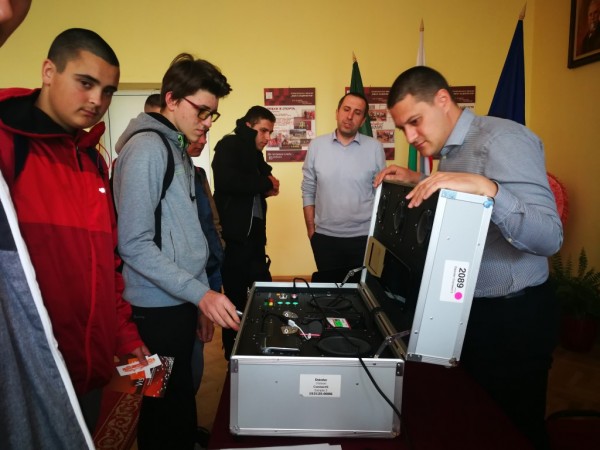 Възпитаниците на Механото - съвременни вдъхновители и дарители