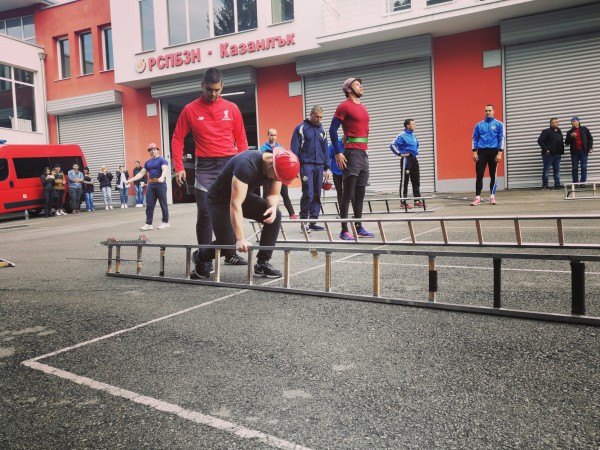 Казанлъшките огнеборци грабнаха първо място в състезание по пожароприложен спорт