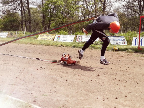 Казанлъшките огнеборци грабнаха първо място в състезание по пожароприложен спорт