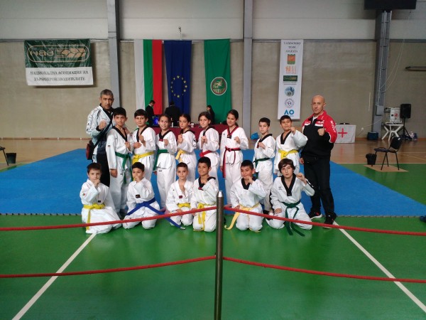 Децата от казанлъшките клубове по таекуондо обраха медалите на “Августа оупън“