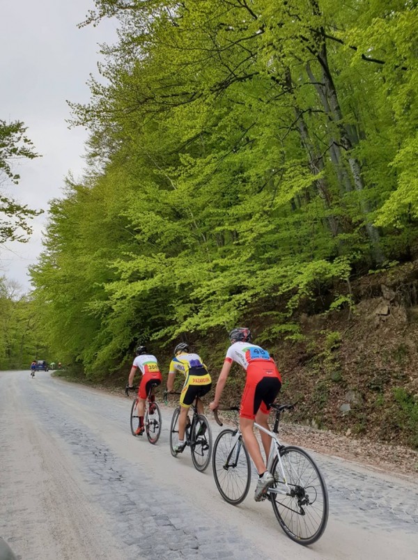 Казанлъшките колоездачи с медали от Купа Долчини 2019