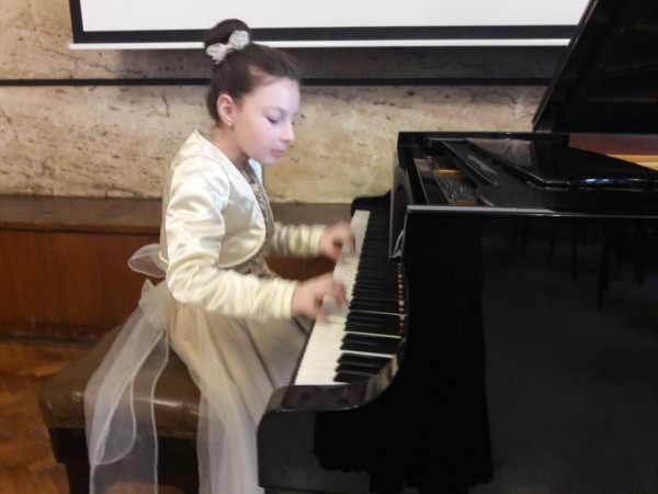 Награди и аплодисменти за възпитаниците на музикалния педагог Елена Юлиянова