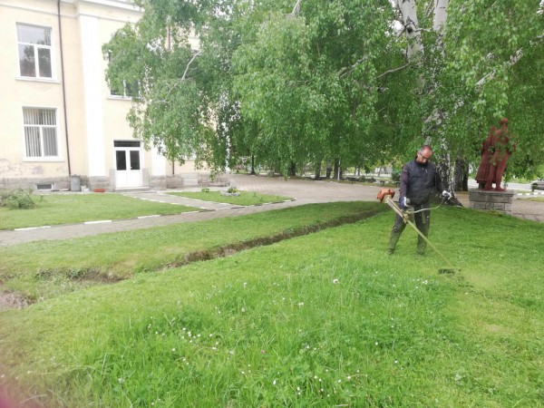 Продължава разкрасяването на град Шипка