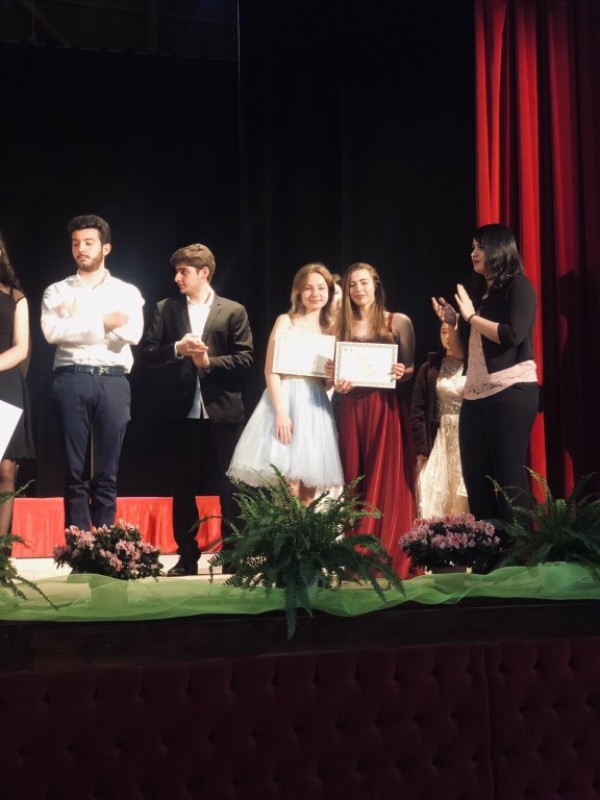 Пианистите на Елена Юлиянова с награди и от Италия