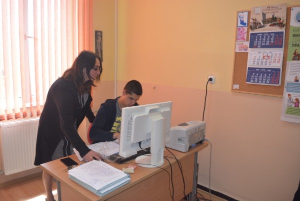 Ученици и учители си размениха ролите в ПГ „Иван Хаджиенов”