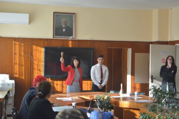 Ученици и учители си размениха ролите в ПГ „Иван Хаджиенов”