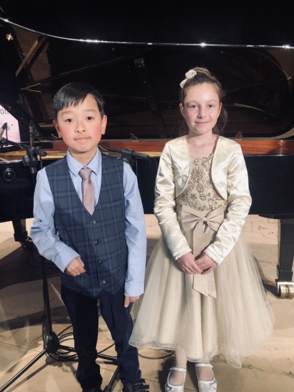 Пианистите на Елена Юлиянова с награди и от Италия