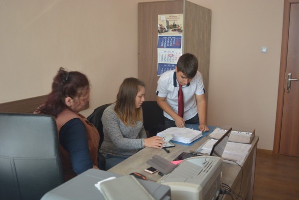 Ученици и учители си размениха ролите в ПГ „Иван Хаджиенов”