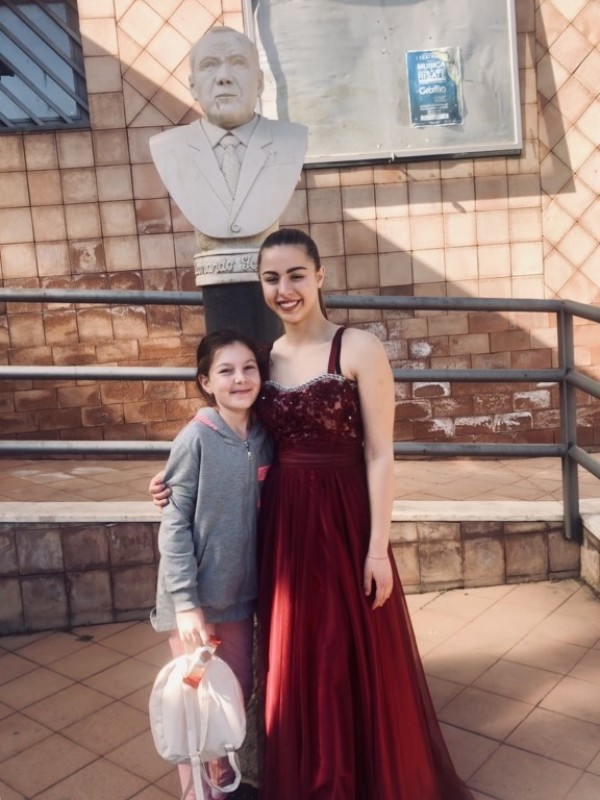 Пианистите на Елена Юлиянова с награди и от Италия