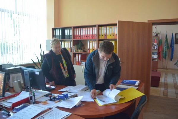 Ученици и учители си размениха ролите в ПГ „Иван Хаджиенов”