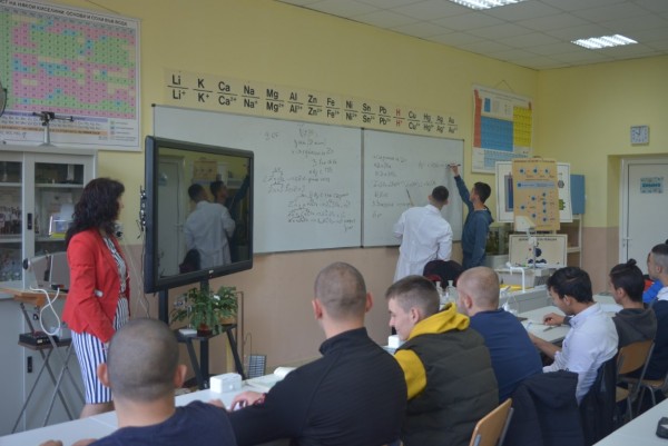 Ученици и учители си размениха ролите в ПГ „Иван Хаджиенов”