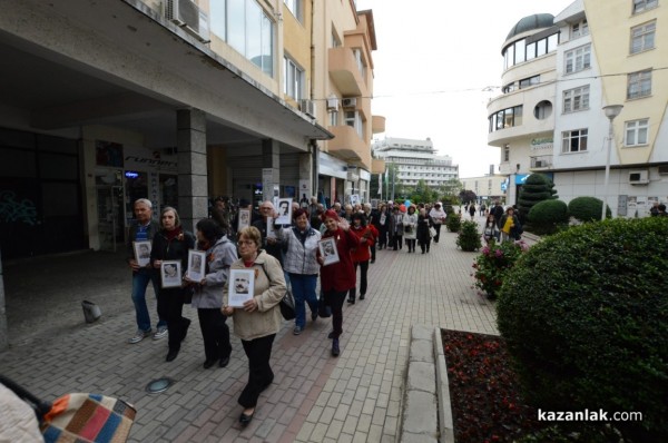 За трета година шествието на “Безсмъртния полк“ премина по казанлъшките улици